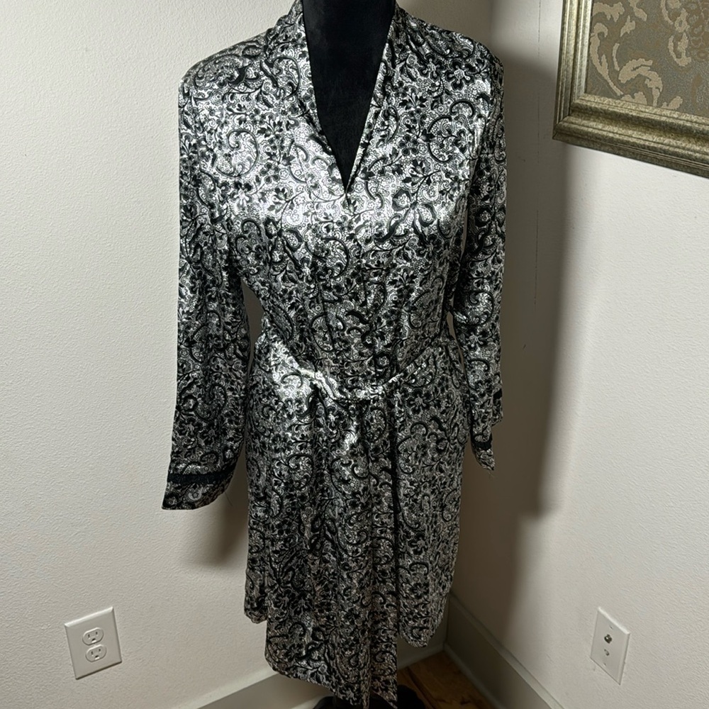 APT.9 Intimates black white print satin polyester wrap‎ around night robe Sz S